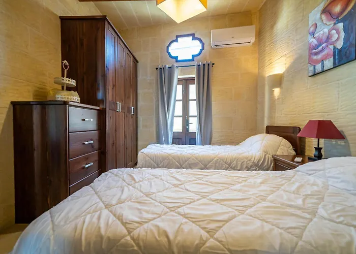 4 Bedroom Holiday Home With Private Pool